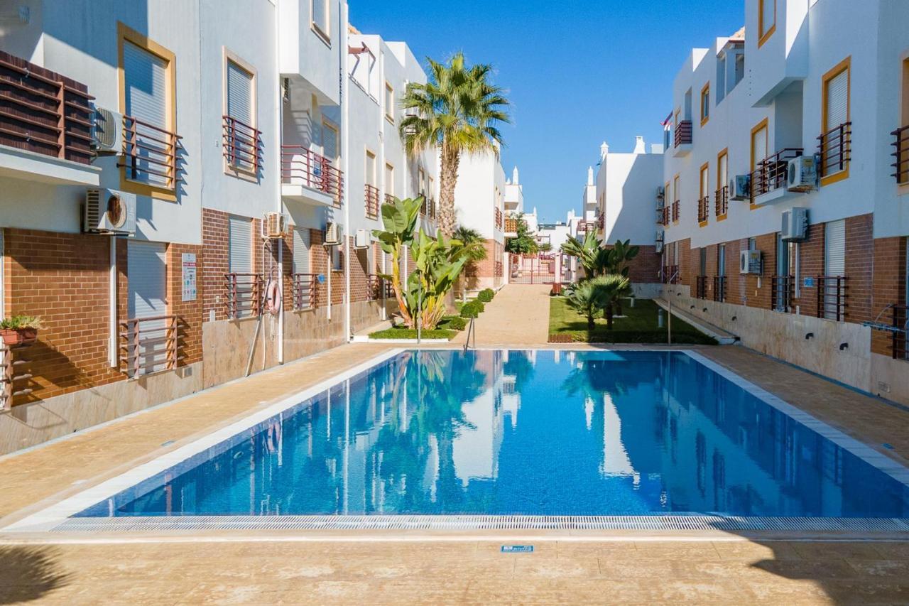 Authentic 2bdr W/pool By Lovelystay